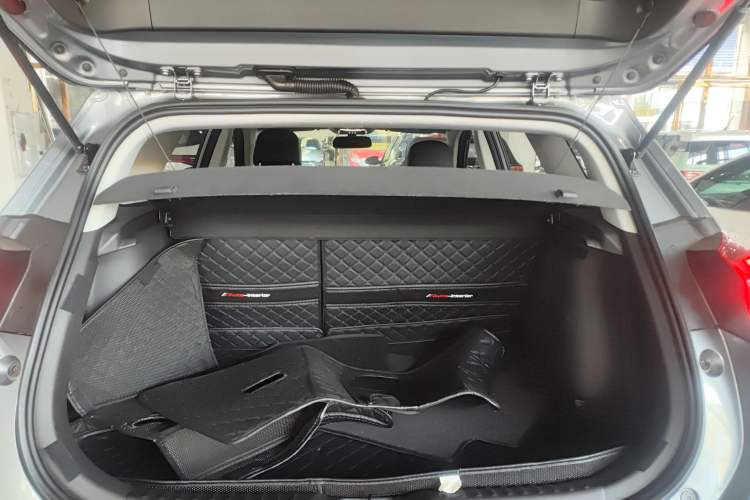 Used Chevrolet Trax 2019 Redline 325T Automatic Fun Edition China VI Standard Trunk