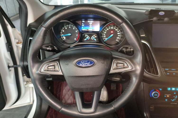 Used Ford Focus 2017 Hatchback EcoBoost 180 Automatic Elite Model Steering Wheel