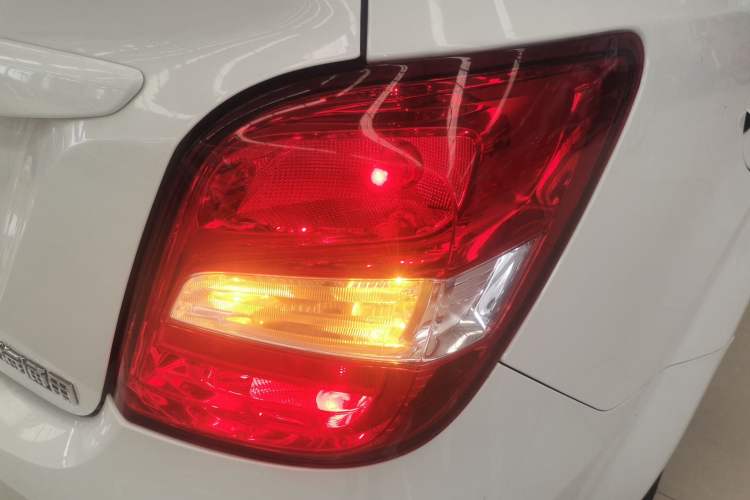 Used Chevrolet Aveo Sonic 2014 Sedan 1.4SL MT Comfort Edition