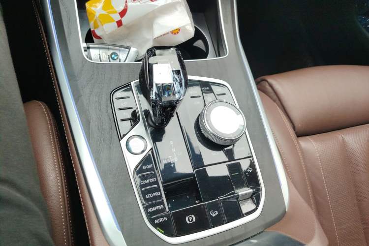 Used BMW X7 2020 xDrive40i Luxury Package with Leading Features Gear Lever