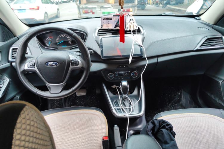 Used Ford Escort 2015 1.5L Automatic Fashion Model Center Console