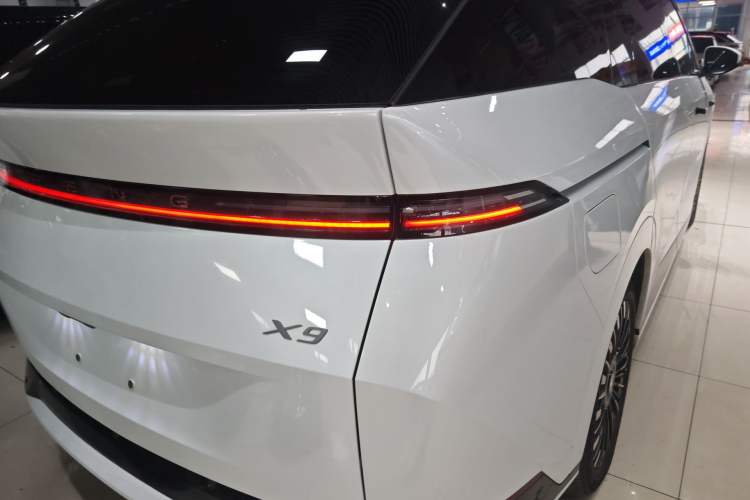Used XPeng X9 2025 740 Ultra-Long Range Max Exterior 3