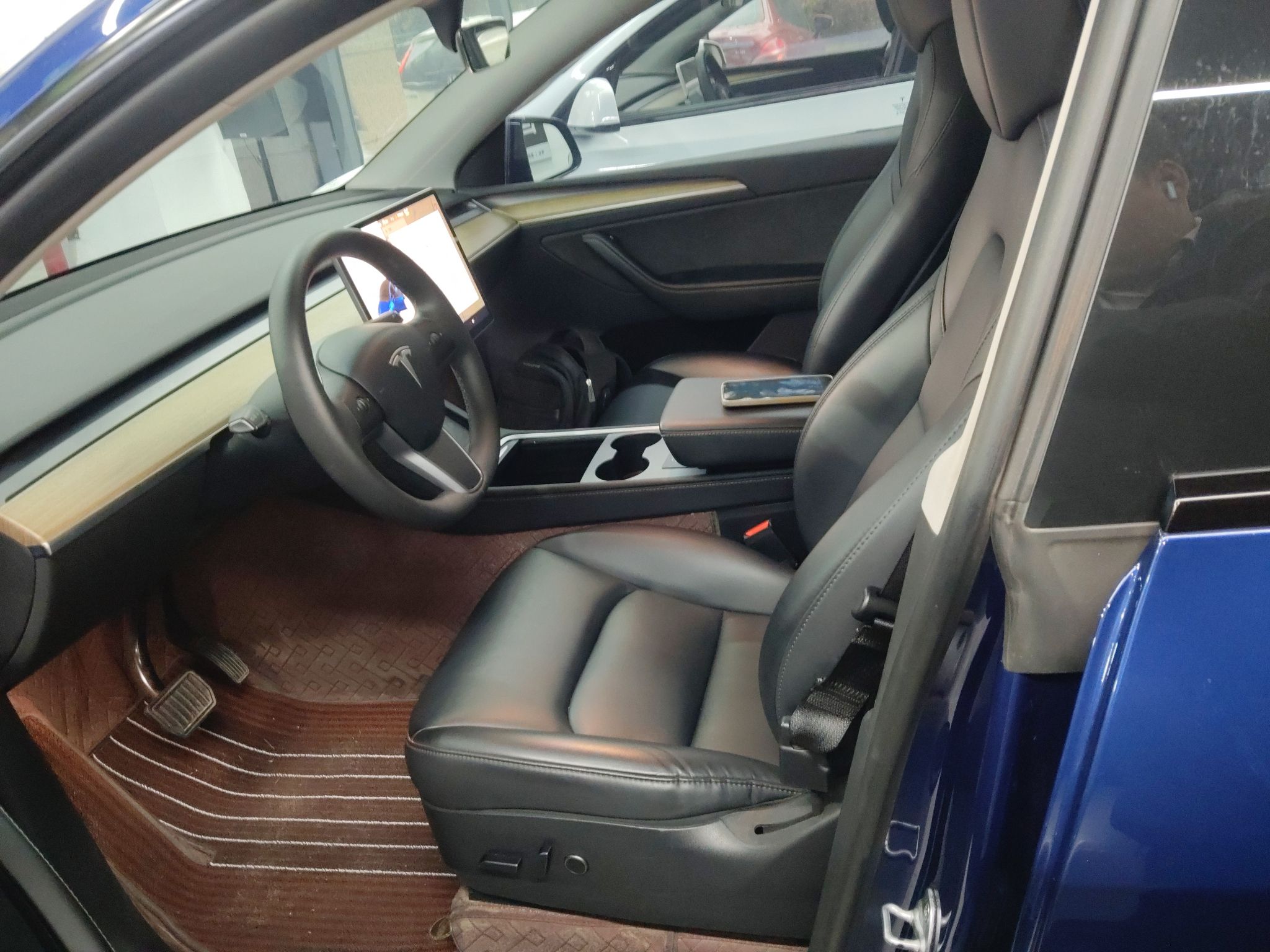 Переднее сиденье в автомобиле