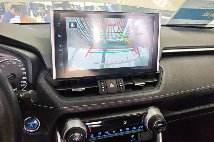 Used Toyota Wildlander 2021 Dual-Engine 2.5L E-CVT Two-Wheel Drive Luxury Edition Audio And AC Panel