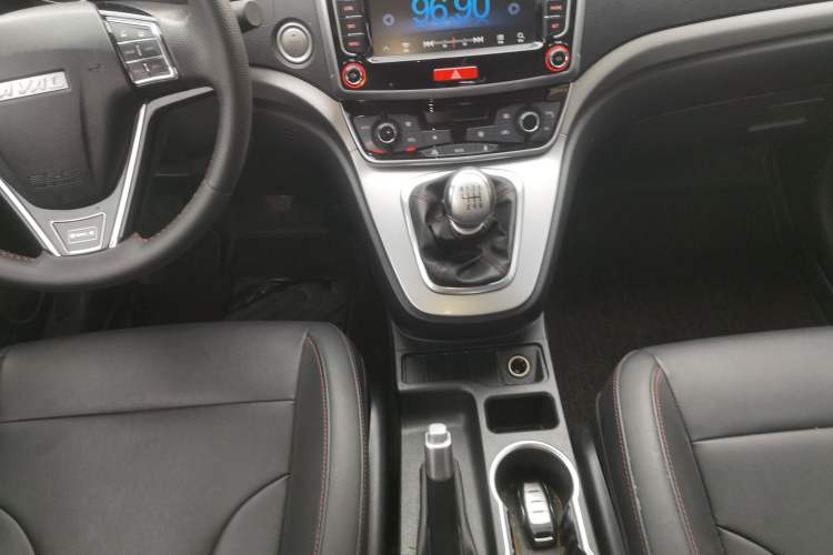Used Haval M6 2019 1.5T Manual Two-Wheel Drive Elite Version China VI Standard Gear Lever