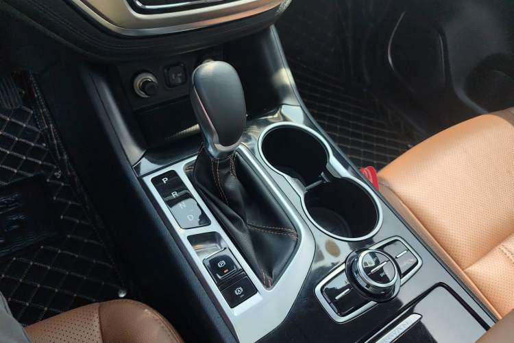 Used CHANGAN CS95 2017 2.0T Two-Wheel Drive Zhitu Edition