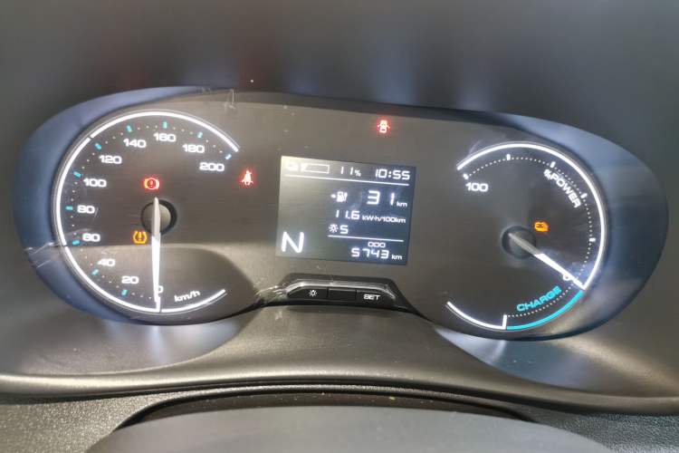 Used Wuling Hongguang New Energy 2024 All-Electric Model 300KM Standard Version Instrument Cluster