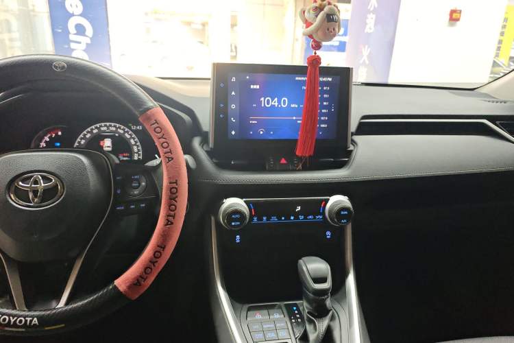 Used Toyota RAV4 2022 2.0L CVT 4x4 Fashion Edition
