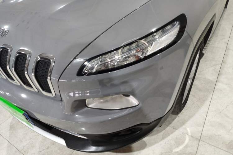 Used Jeep Cherokee 2017 2.0L Superior Edition
