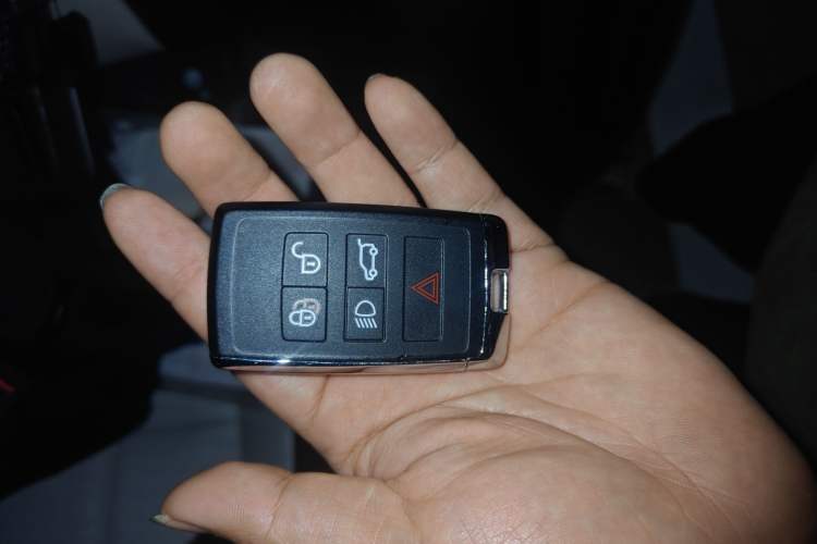 Used Land Rover Range Evoque 2022 Aurora L 249 PS R-Dynamic Luxury Edition Vehicle Key