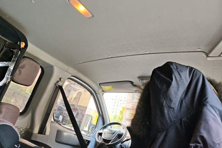 Used SAIC MAXUS Xintu V80 2021 2.0T Manual Classic Aoyuntong Short Wheelbase Ultra-Low Roof 5/6-Seater