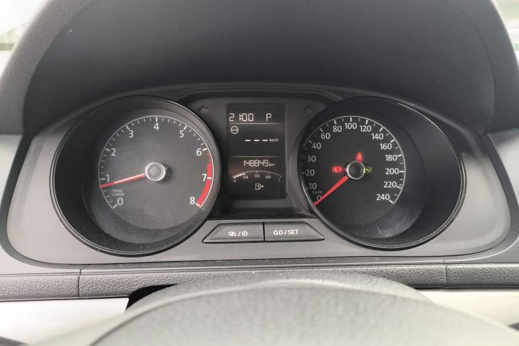 Used Volkswagen Lavida 2015 1.6L Automatic Fashion Edition Instrument Cluster