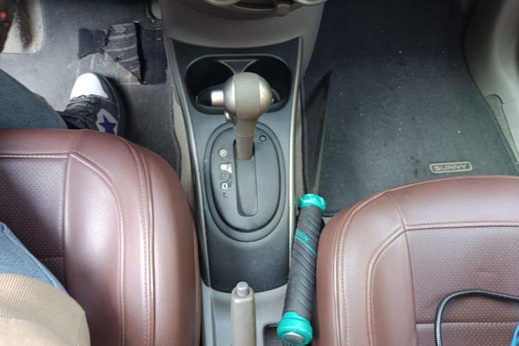Used Nissan Sunny 2011 1.5XL CVT Luxury Edition Gear Lever