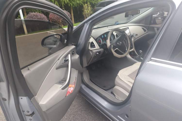 Used Buick GT 2010 XT 1.6L Manual Entry-Level Model
