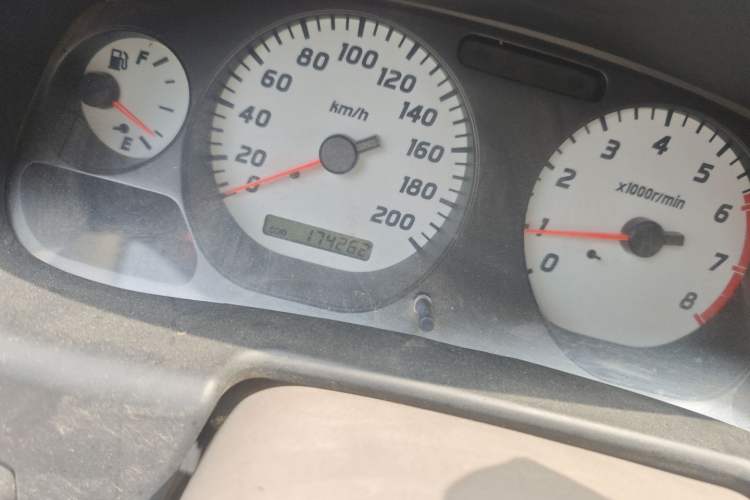 Used Nissan ZN Van 2011 2.4L Two-Wheel-Drive Standard Version 5 Seats ZN6493