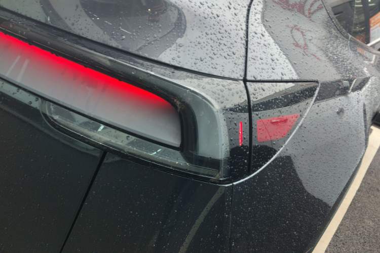 Used Tesla Model Y 2025 Long-Range All-Wheel-Drive Version