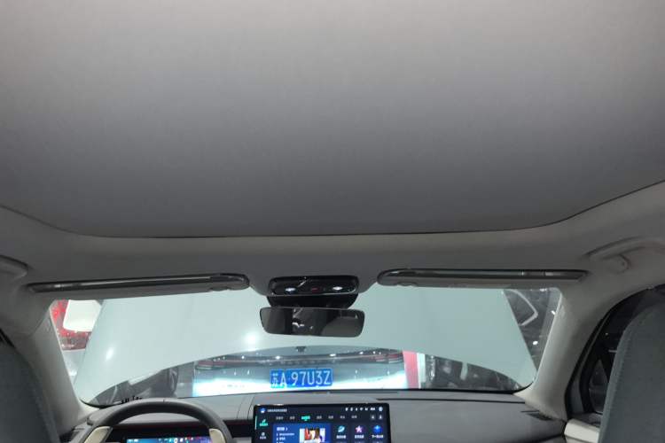 Used Lynk & Co 06 EM-P 2023 EM-P 126 Long-Range Halo Headliner