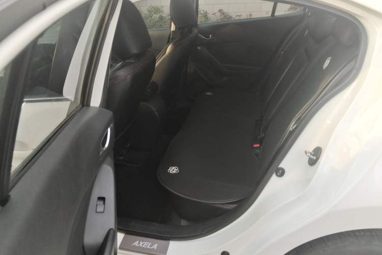 Used Mazda Mazda 3 Axela 2014 Sedan 1.5L Automatic Luxury Model