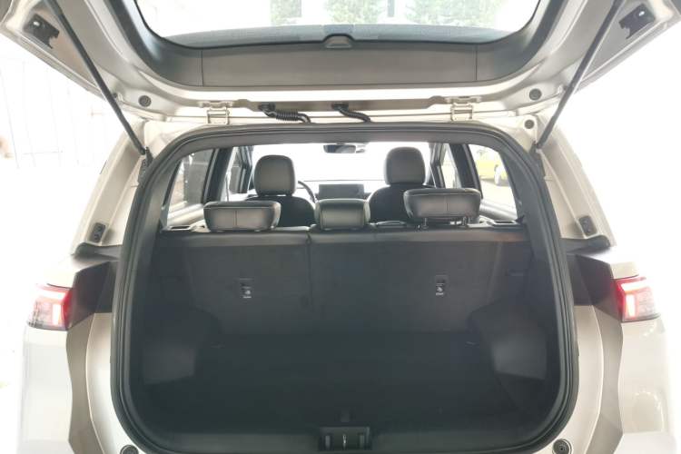 Used AION Y 2022 70 Tech Edition Lithium Iron Phosphate