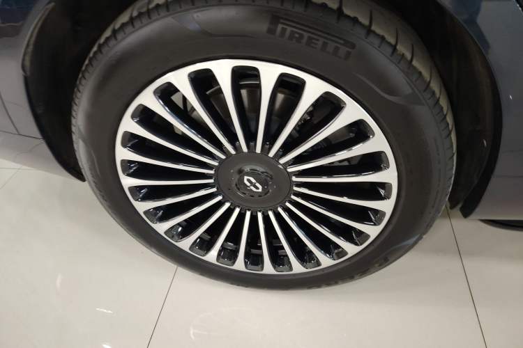 Used Hima AITO M9 2025 Extended-Range Ultra Version 52 kWh 6-Seater
