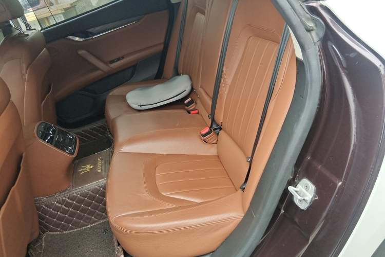 Used Maserati President 2013 3.0T Standard Model Left Rear Seat
