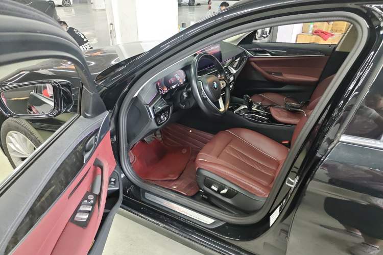 Used BMW 5 Series 2022 Second Facelift 525Li Luxury Package Driver Seat