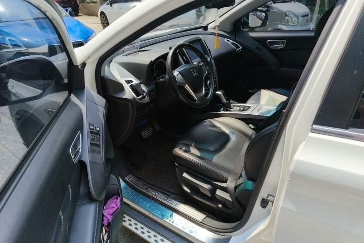 Used Luxgen U6 SUV 2014 1.8T Fashion Edition Driver Seat