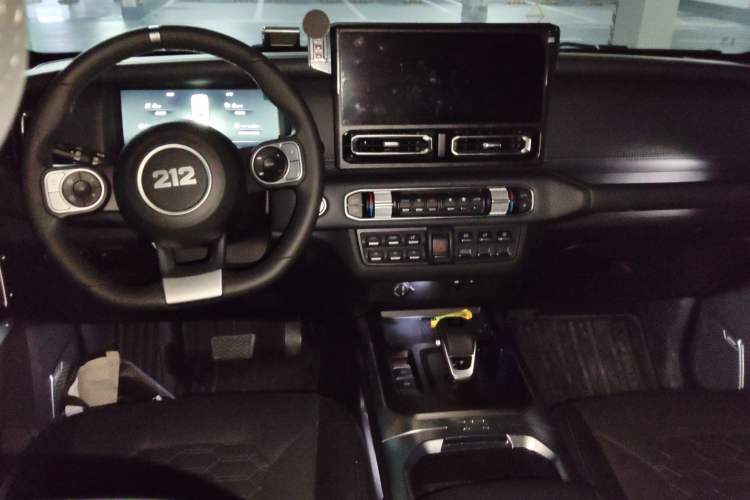 Used 212 T01 2024 2.0T Explorer