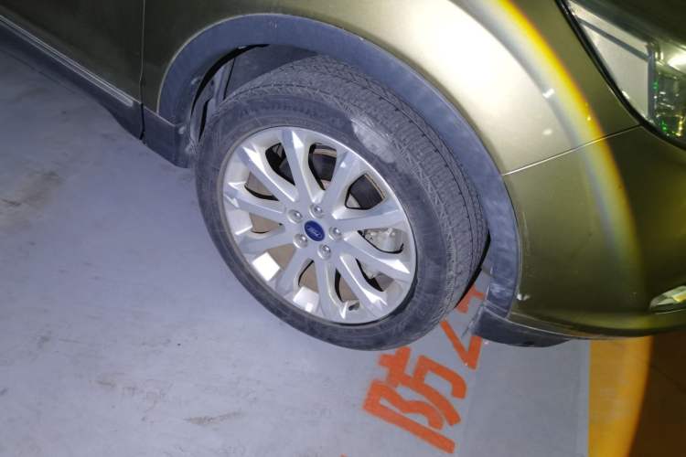 Used Ford Kuga 2015 1.5L GTDi Four-Wheel-Drive Elite Model Right Front Wheel Hub