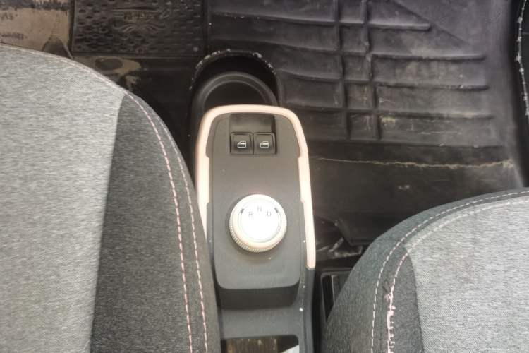 Used Chery QQ Ice Cream 2022 120km Conical Shape Lithium Iron Phosphate Gear Lever