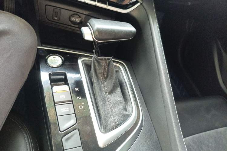 Used CHANGAN Eado 2020 PLUS Blue Whale NE 1.4T GDI DCT Prestige Model Gear Lever