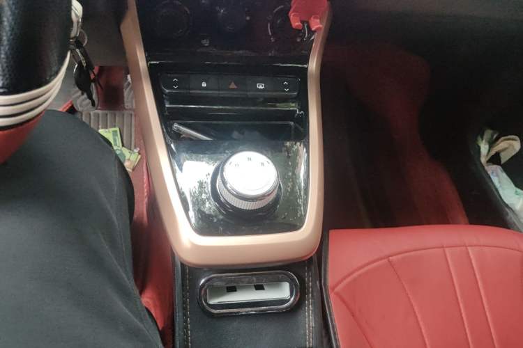 Used Dongfeng NAMMI BOX 2022 Chasing Wind Edition 331 km Standard Model Gear Lever