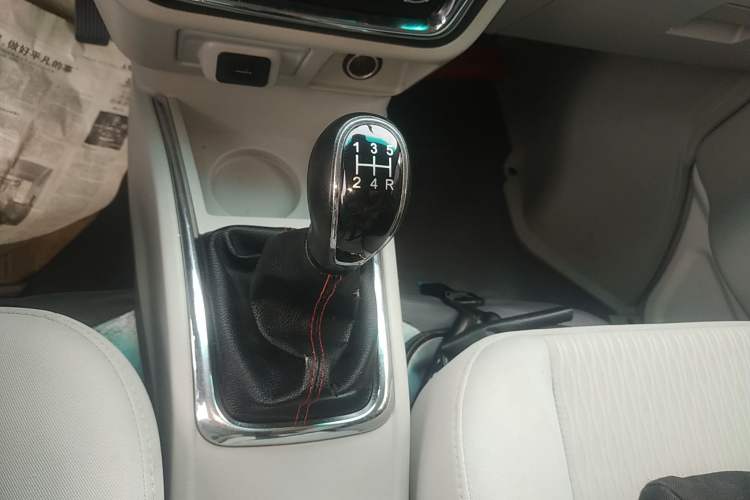 Used Jinbei New Hiace X30L 2023 1.5L Wealth Edition Van 2/5 Seats Non-Air-Conditioned Version SWC15M