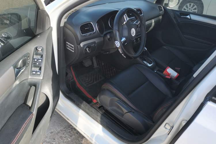 Used Volkswagen Golf 2012 1.6L Automatic Fashion Model