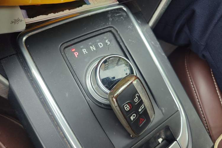 Used Land Rover Discovery Sport 2015 2.0T SE Gear Lever