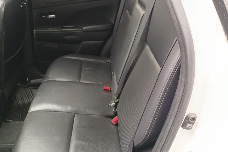 Used Mitsubishi ASX 2011 2.0 L Two-Wheel Drive XuanYi Version Left Rear Seat