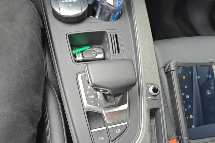 Used Audi A4L 2022 40 TFSI Stylish and Elegant Edition Gear Lever