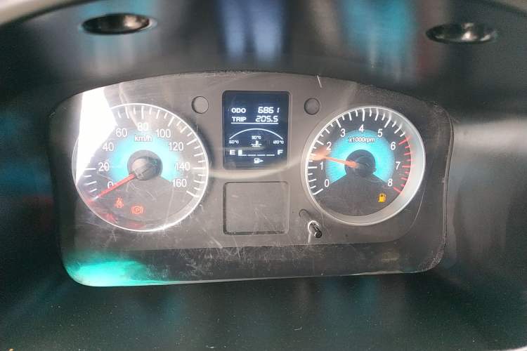 Used Jinbei Hiace X30 2023 1.5L Super-Comfortable Passenger Van 5/6/7-Seater Non-Air-Conditioned Version Model SWC15M