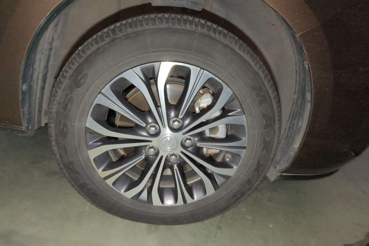 Used Buick GL8 2021 Land Cruiser Executive Class 652T Comfort Model Right Front Wheel Hub