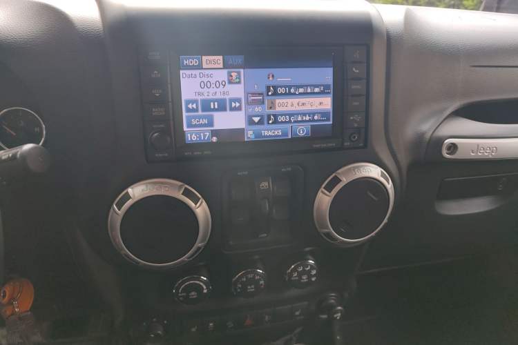 Used Jeep Wrangler 2013 3.6L Rubicon four-door model Audio And AC Panel