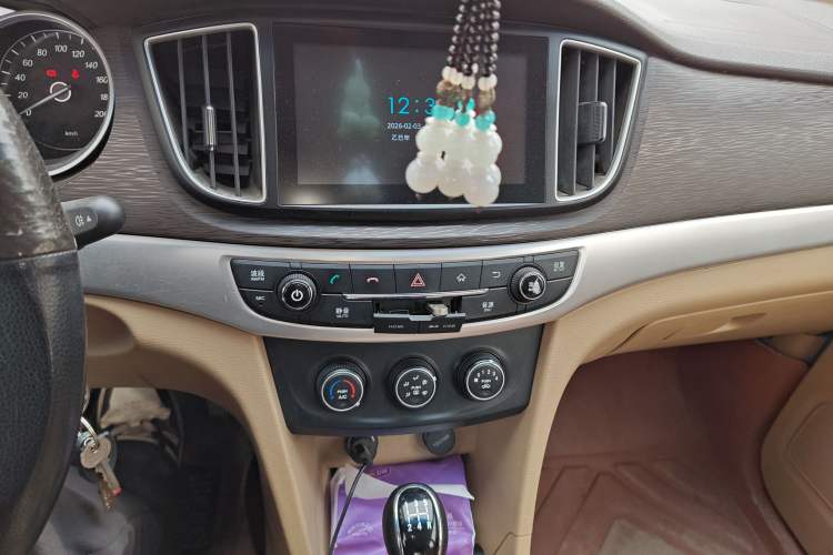 Used Baojun 730 2016 Revised 1.5L Manual Standard Version 7 Seats China V Emission Standard
