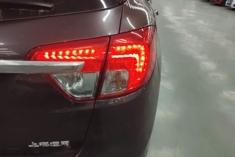 Used Buick Envision 2016 28T Four-Wheel Drive Elite Version Right Rear Taillight