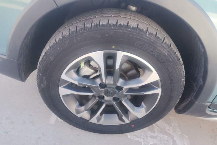 Used Geely Auto Vision X3 2019 Upgraded Model 1.5L Manual Elite Version
