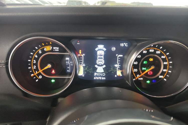 Used Jeep Wrangler 2019 2.0T Sahara Four-Door Version China VI Emission Standard