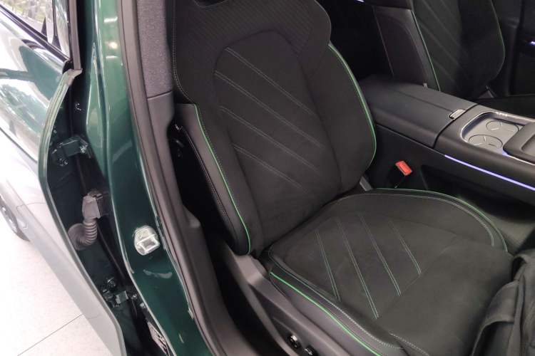 Used VOYAH FREE 2025 318 259 km All-Wheel-Drive Exploration Edition
