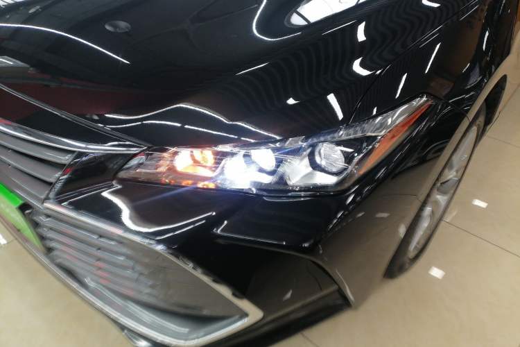 Used Toyota Avalon 2019 Dual-Engine 2.5L Luxury Edition China VI Standard