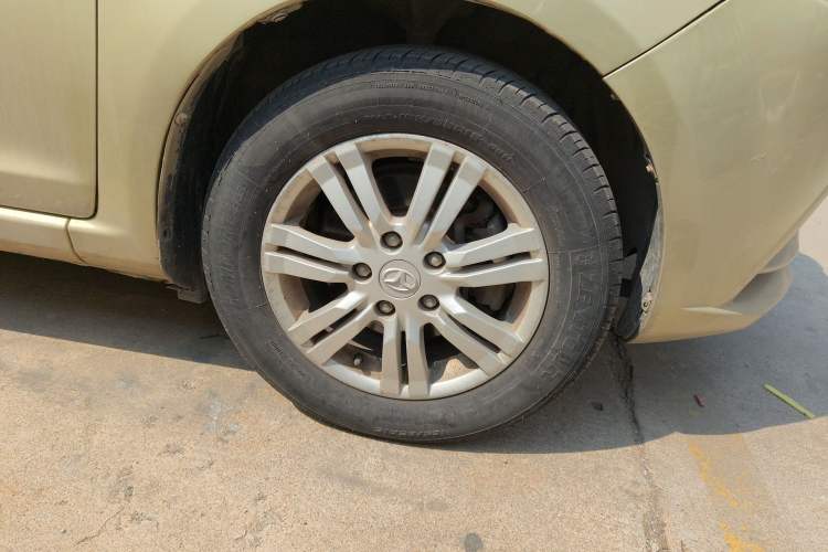 Used FAW Yingzhi 737 2015 1.5L Manual Deluxe Navigation Version Right Front Wheel Hub