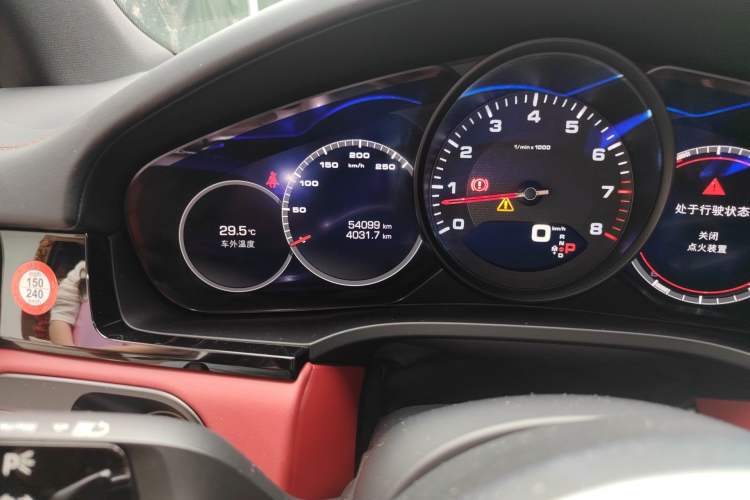 Used Porsche Cayenne 2019 Cayenne 3.0T Odometer Close Up