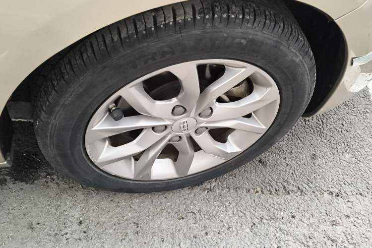 Used Geely Auto Emgrand GL 2017 1.8L Manual Elite Model
