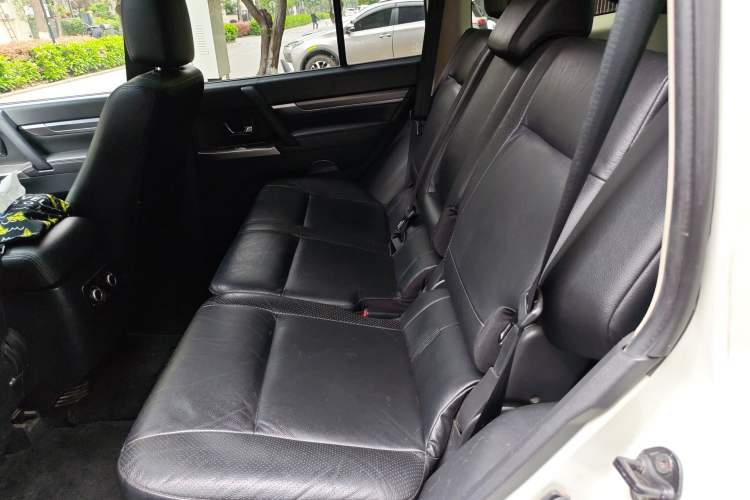 Used Mitsubishi Pajero 2014 3.0L Elite Upgrade Edition
